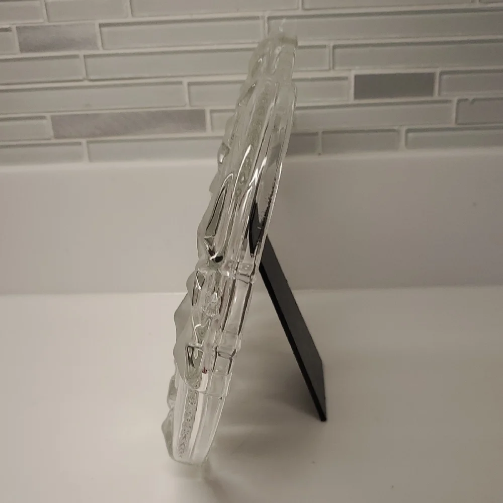 Mikasa Clear Glass Leaf-Accented Heart Frame